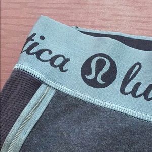 Lululemon blue signature crop, 2